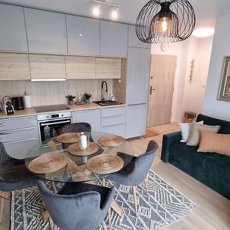 Apartament Mlody Gdansk - Bezplatny Parking, Mocne Wifi, Dobre Polaczenie Z Lotniskiem Bagian luar foto